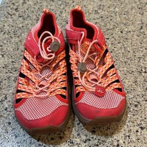 Chaco kids size 3 water aqua shoes sport sandals pink waterproof